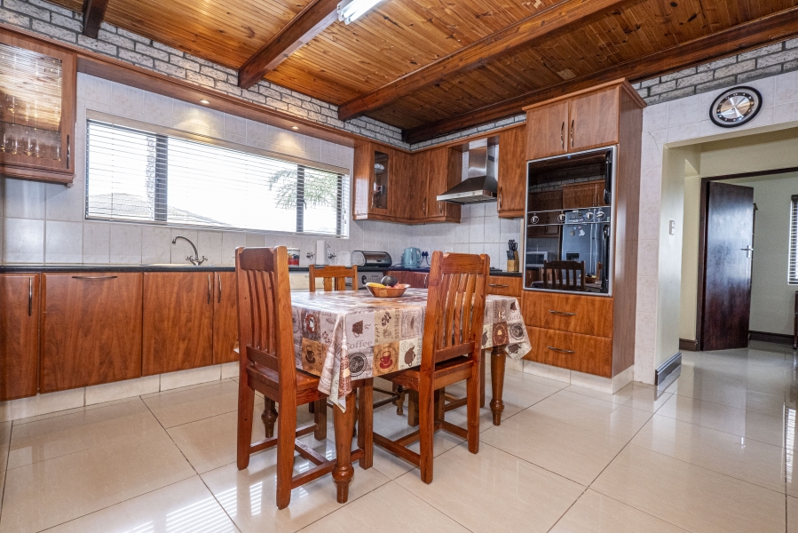 6 Bedroom Property for Sale in Jagtershof Western Cape